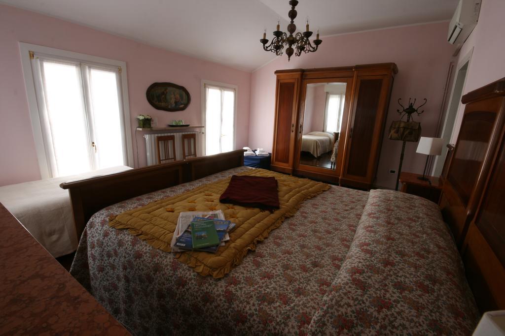 Corte Posta B&B - Parcheggio E Bagno In Camera มานโตวา ห้อง รูปภาพ